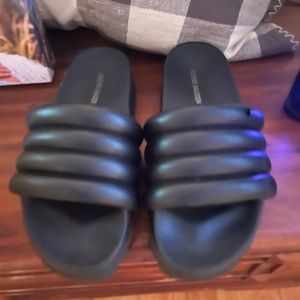 Steve Madden slides size 7 only worn a couple times